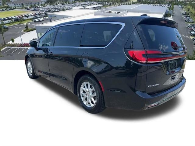 Used 2023 Chrysler Pacifica - photo 13
