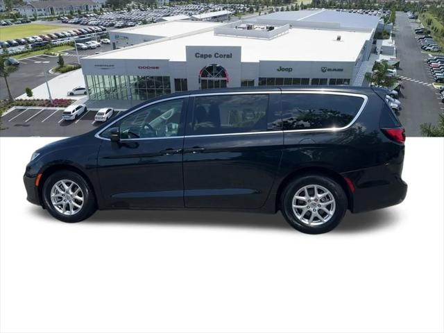 Used 2023 Chrysler Pacifica - photo 14