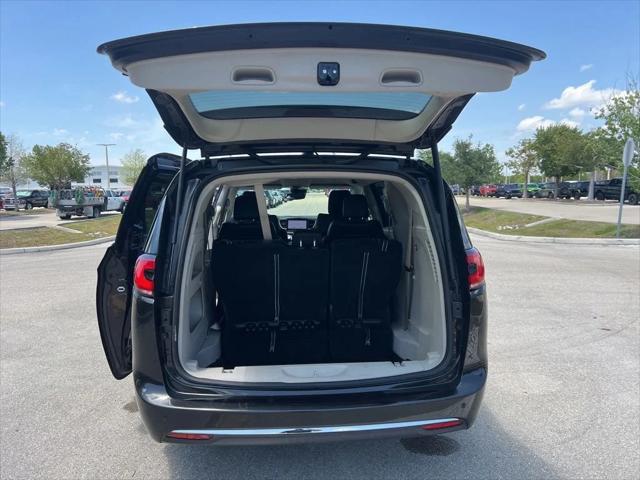 Used 2023 Chrysler Pacifica - photo 18