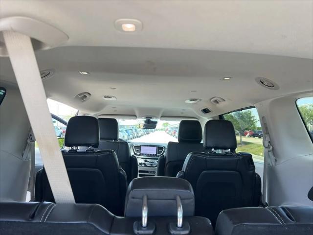 Used 2023 Chrysler Pacifica - photo 21