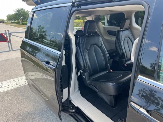 Used 2023 Chrysler Pacifica - photo 32