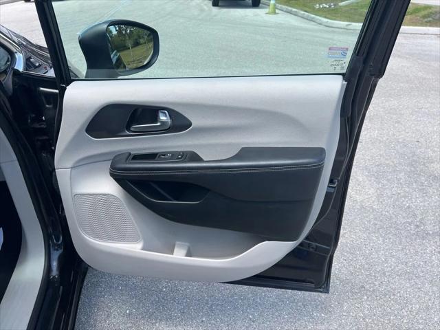 Used 2023 Chrysler Pacifica - photo 33