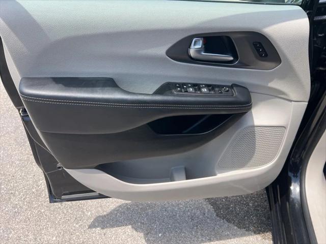 Used 2023 Chrysler Pacifica - photo 42