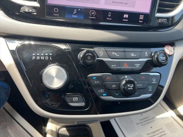 Used 2023 Chrysler Pacifica - photo 46