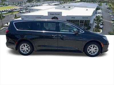 Used 2023 Chrysler Pacifica - photo 2