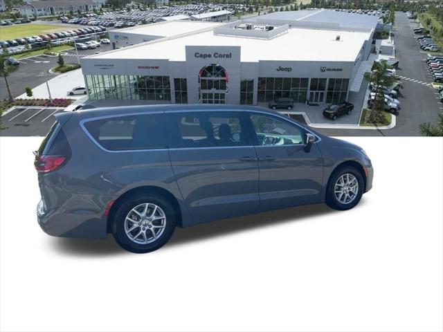 Used 2023 Chrysler Pacifica - photo 6