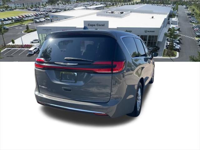 Used 2023 Chrysler Pacifica - photo 10