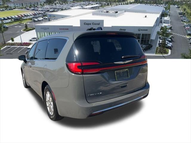 Used 2023 Chrysler Pacifica - photo 12