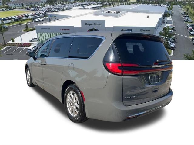 Used 2023 Chrysler Pacifica - photo 13