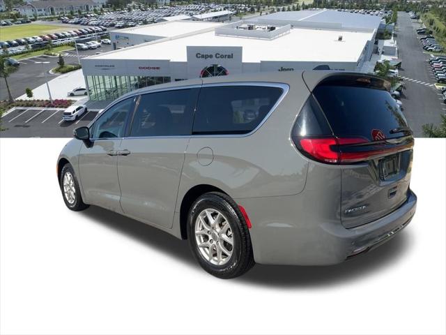 Used 2023 Chrysler Pacifica - photo 14