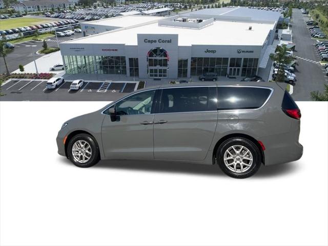 Used 2023 Chrysler Pacifica - photo 16