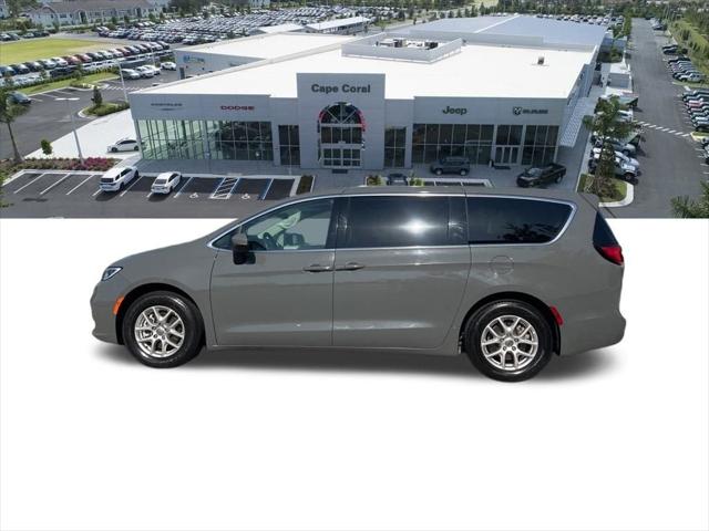 Used 2023 Chrysler Pacifica - photo 17