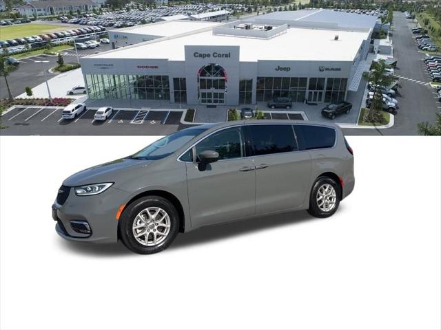 Used 2023 Chrysler Pacifica - photo 18
