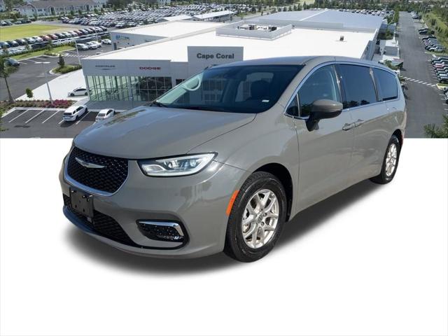 Used 2023 Chrysler Pacifica - photo 19