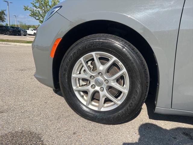 Used 2023 Chrysler Pacifica - photo 20
