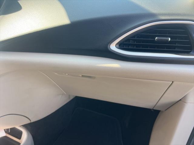 Used 2023 Chrysler Pacifica - photo 45