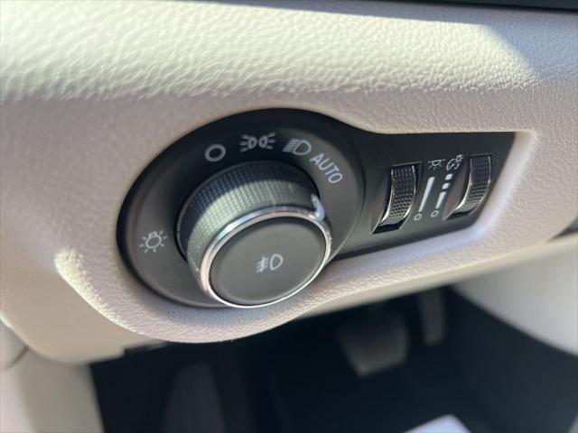 Used 2023 Chrysler Pacifica - photo 48