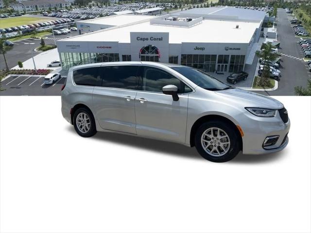 Used 2023 Chrysler Pacifica - photo 6