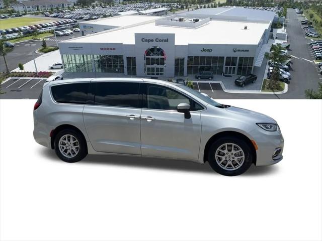 Used 2023 Chrysler Pacifica - photo 7