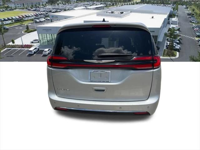 Used 2023 Chrysler Pacifica - photo 12