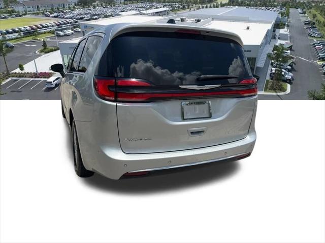 Used 2023 Chrysler Pacifica - photo 13