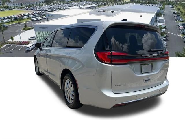 Used 2023 Chrysler Pacifica - photo 14
