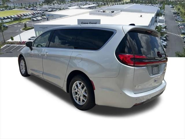 Used 2023 Chrysler Pacifica - photo 15