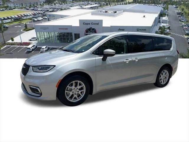 Used 2023 Chrysler Pacifica - photo 18