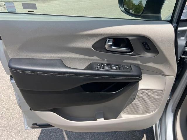 Used 2023 Chrysler Pacifica - photo 21