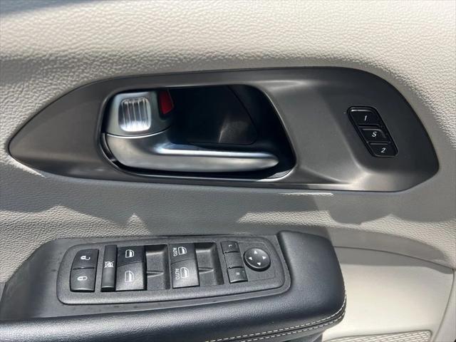 Used 2023 Chrysler Pacifica - photo 22