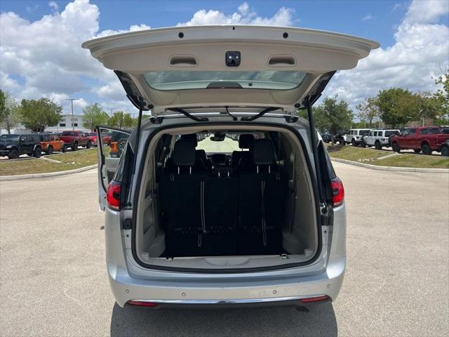 Used 2023 Chrysler Pacifica - photo 25