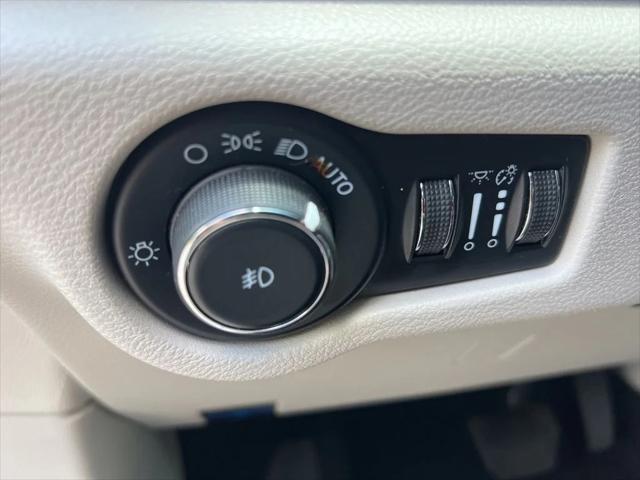Used 2023 Chrysler Pacifica - photo 43