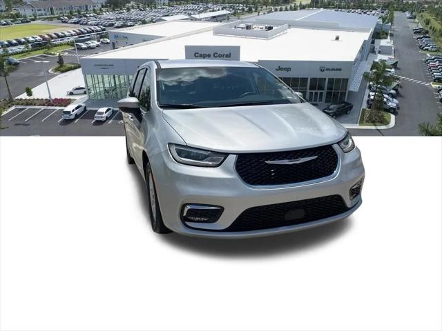 Used 2023 Chrysler Pacifica - photo 6