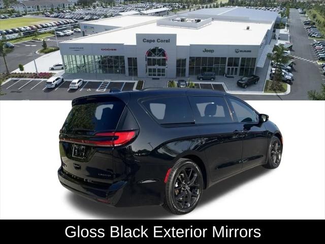 Used 2026 Chrysler Pacifica - photo 2