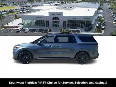 Used 2023 Kia Carnival - photo 1