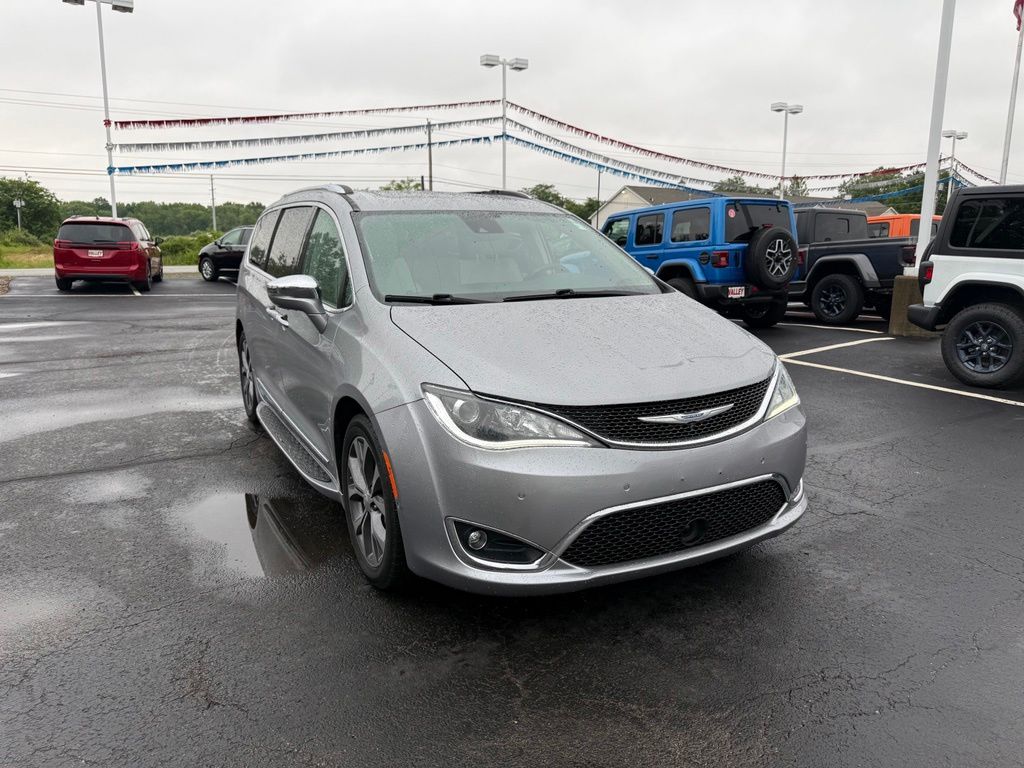 Used 2017 Chrysler Pacifica - photo 1