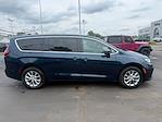 Used 2025 Chrysler Pacifica Select Minivan thumbnail 2