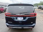 Used 2025 Chrysler Pacifica Select Minivan thumbnail 4