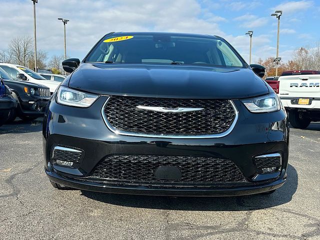 Used 2024 Chrysler Pacifica - photo 2