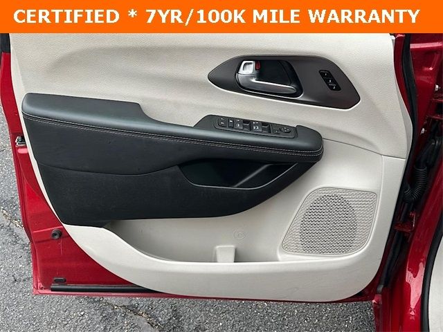 Used 2024 Chrysler Pacifica - photo 16