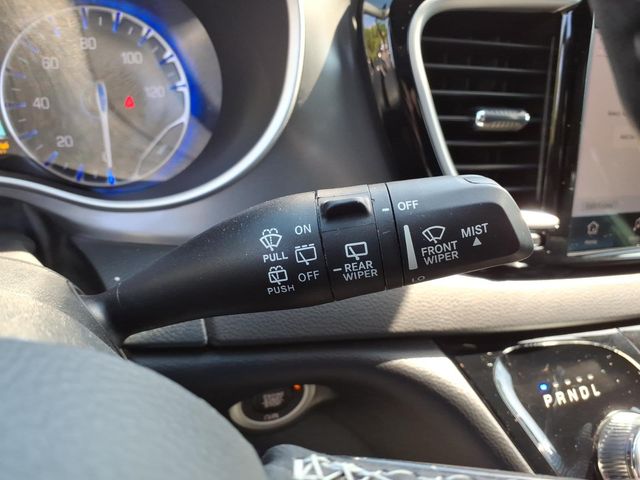 Used 2025 Chrysler Pacifica - photo 7