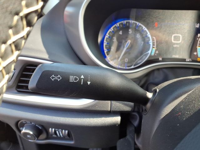 Used 2025 Chrysler Pacifica - photo 8
