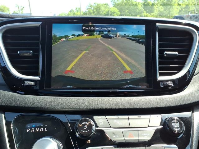 Used 2025 Chrysler Pacifica - photo 10