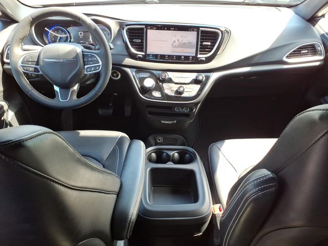 Used 2025 Chrysler Pacifica - photo 13