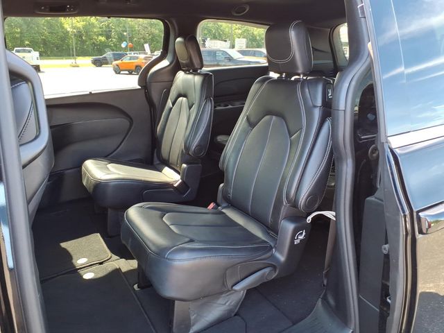 Used 2025 Chrysler Pacifica - photo 14