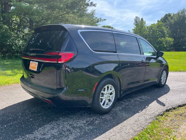 Used 2025 Chrysler Pacifica - photo 5
