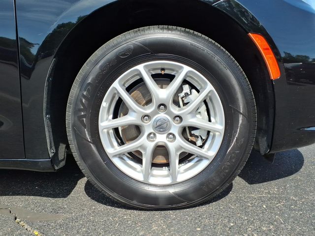 Used 2025 Chrysler Pacifica - photo 11