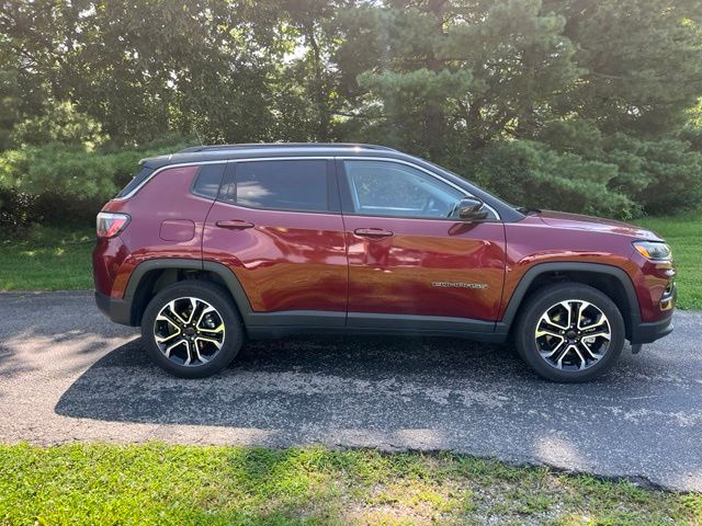 Used 2022 Jeep Compass - photo 2