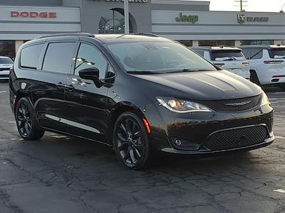 Used 2020 Chrysler Pacifica Touring L Plus Minivan for sale #J532885A - photo 1