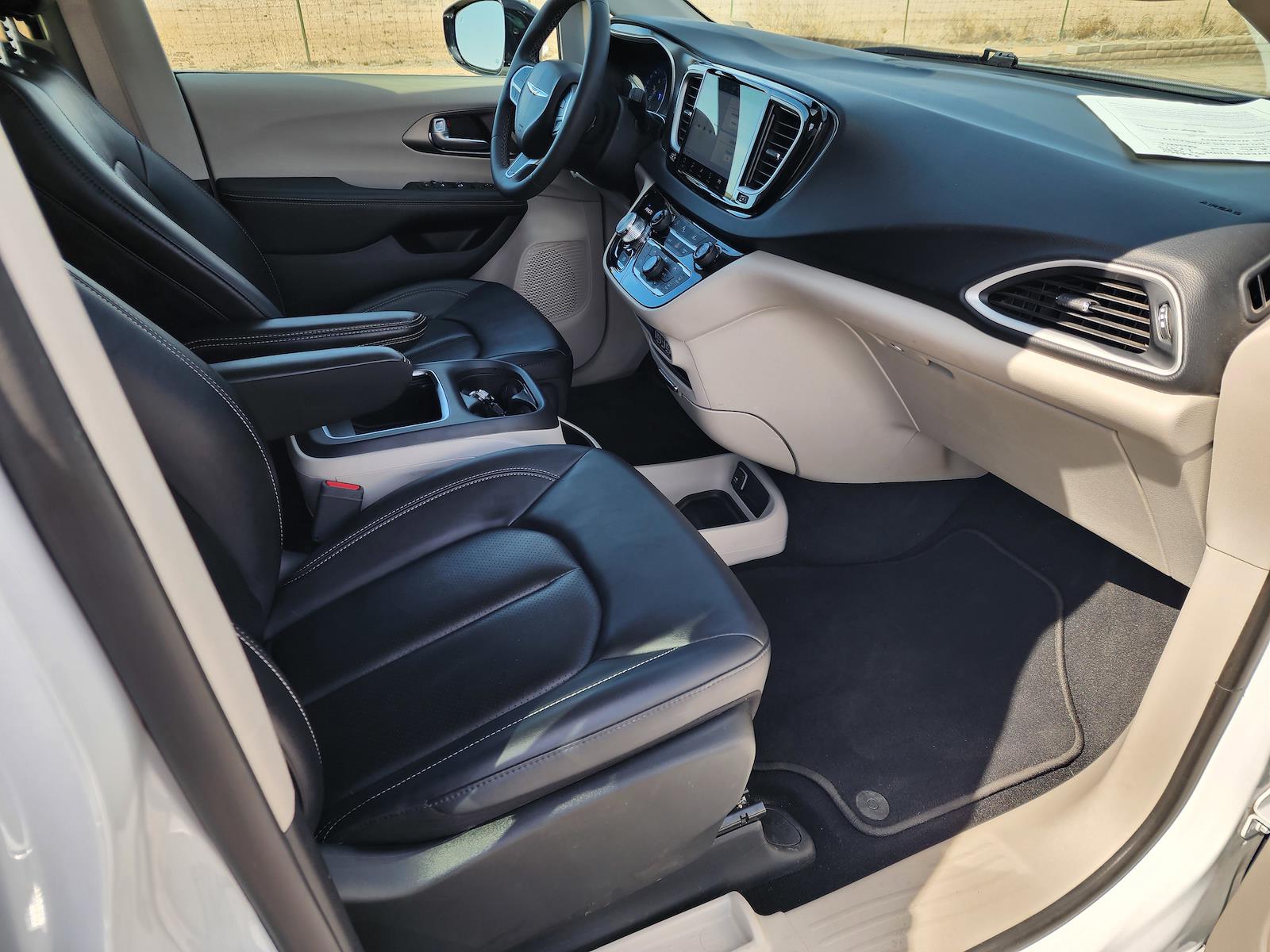 Used 2024 Chrysler Pacifica - photo 13